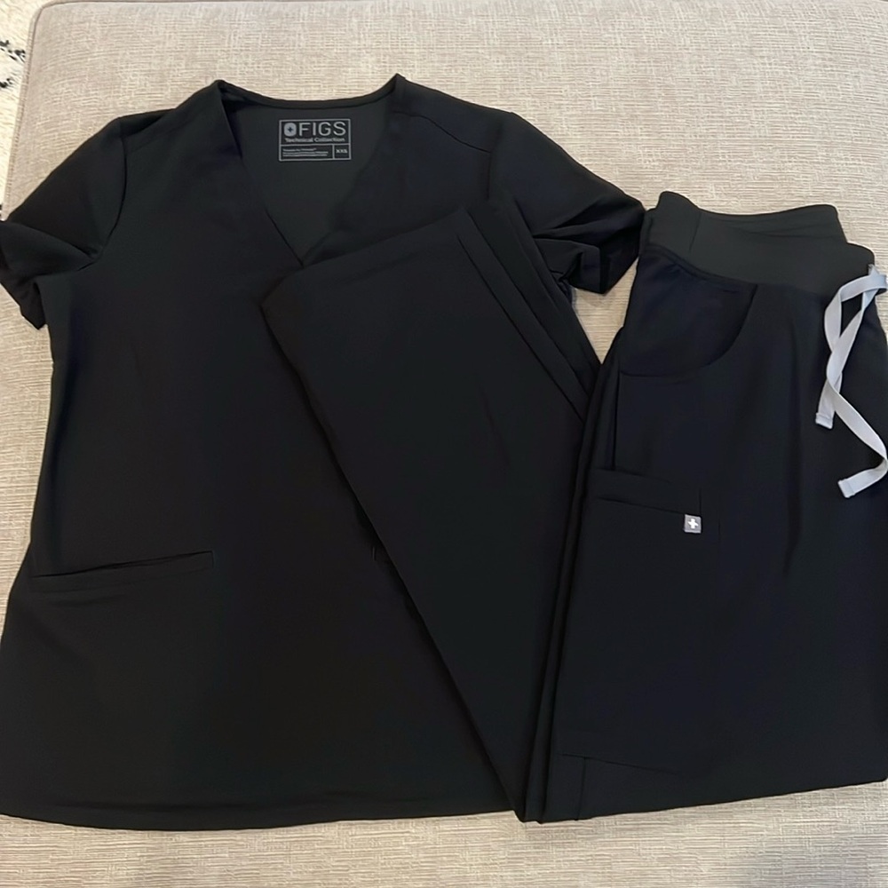 Figs Scrub Set in Black